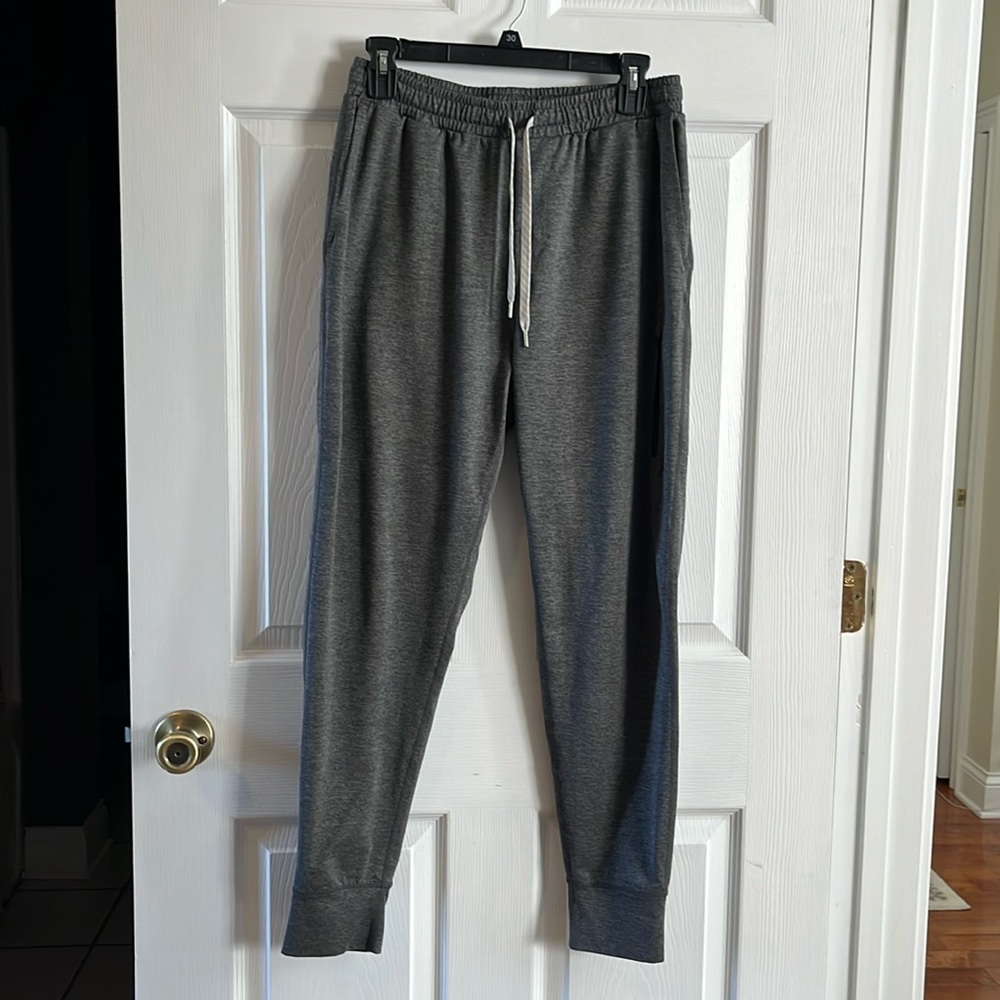 Men’s Vuori joggers. Medium